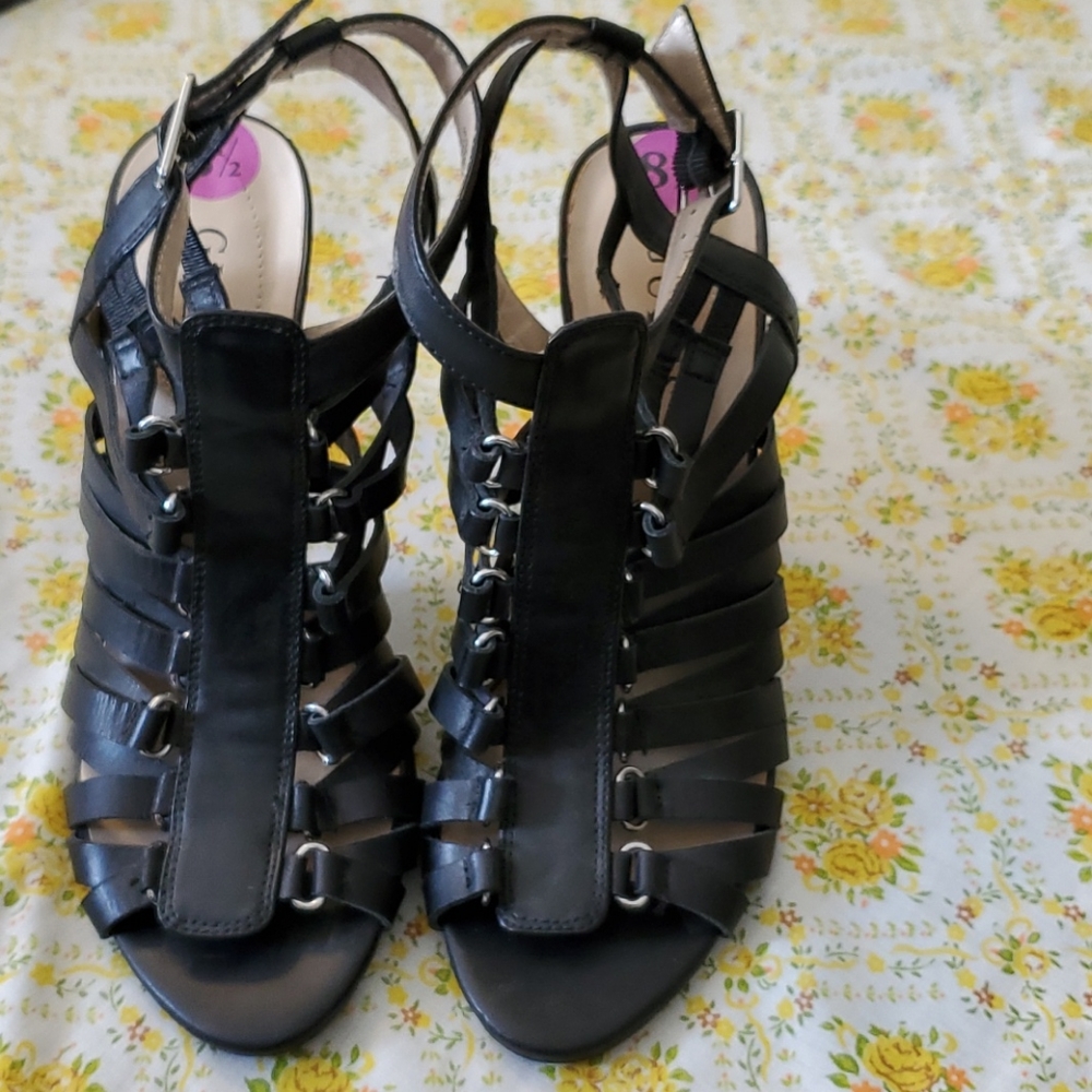 Guess Heels - Picture 2 of 7